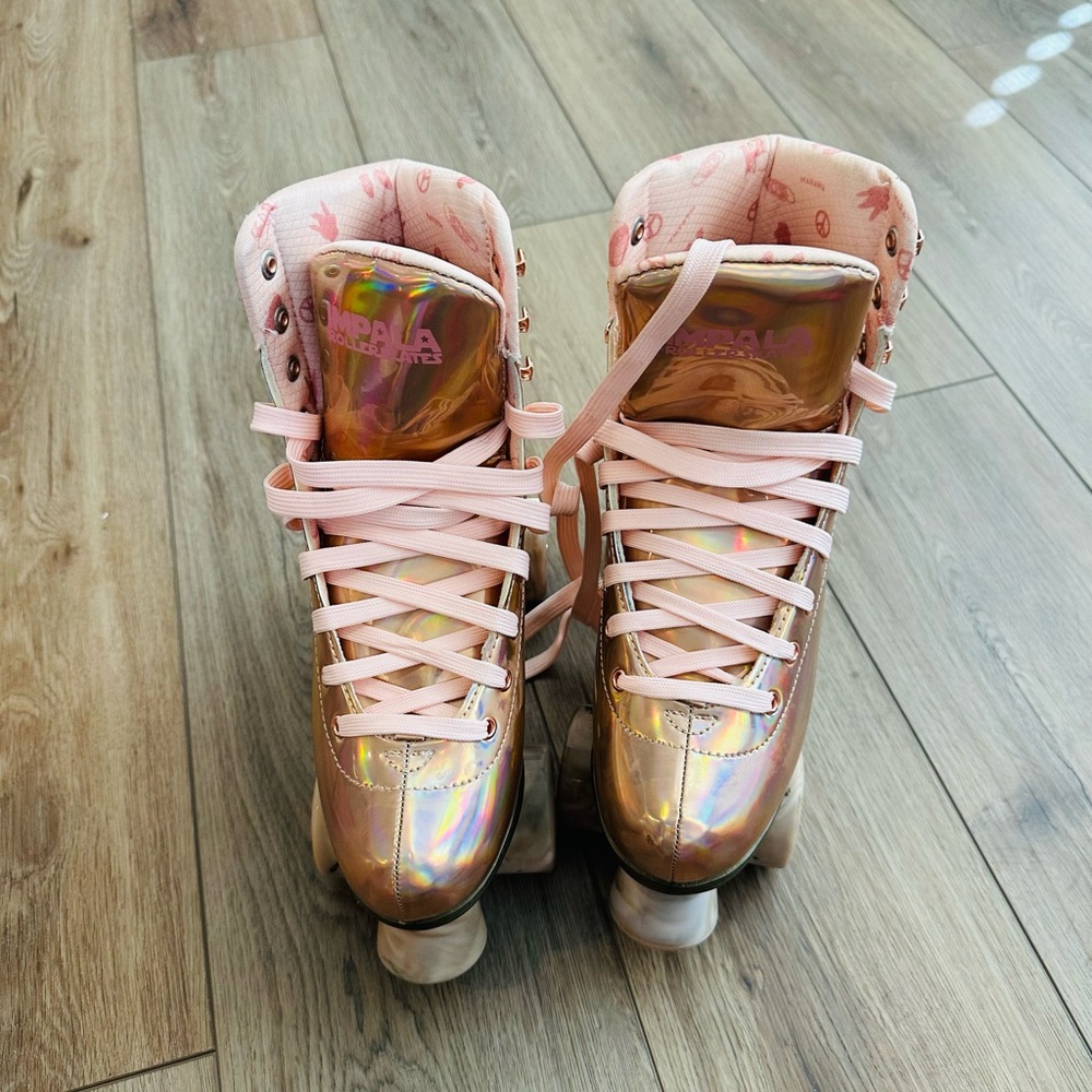 Women’s roller skates, super cute & girlie. Great condition, slightly used.